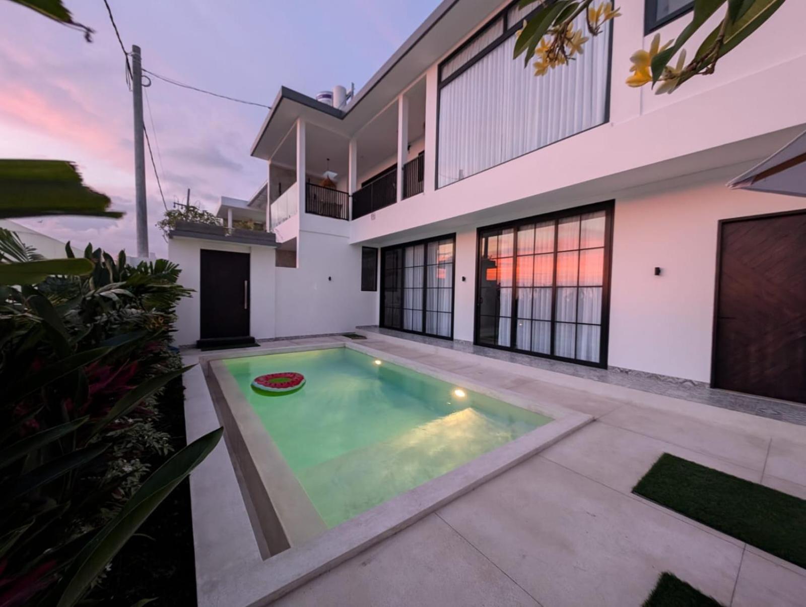 Gorgeous 3 beds in Canggu with ricefields view
