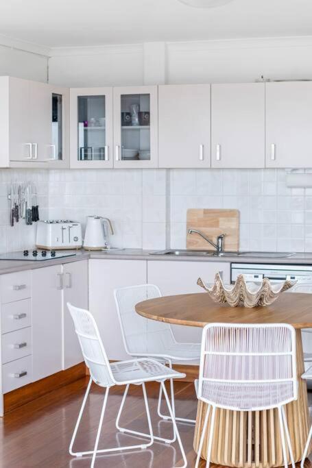 Burleigh Beachfront Beauty 2 Bed Parking WiFi