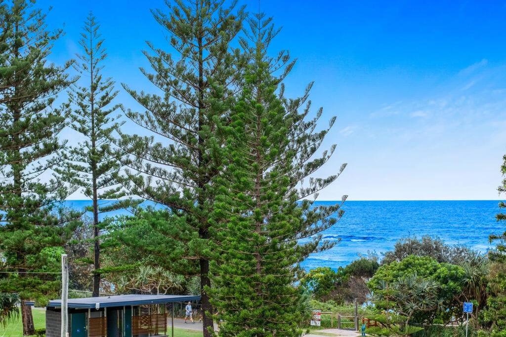 Burleigh Beachfront Beauty 2 Bed Parking WiFi
