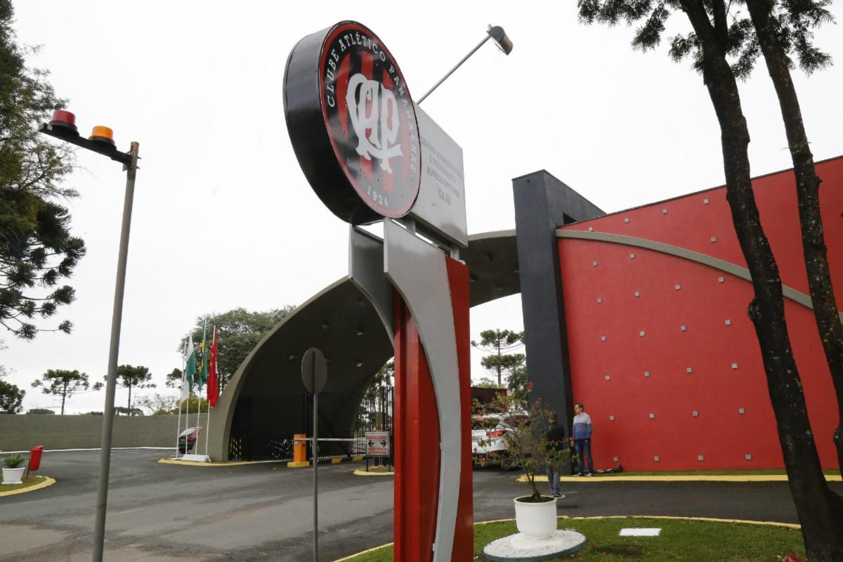 Apto bem localizado em Curitiba