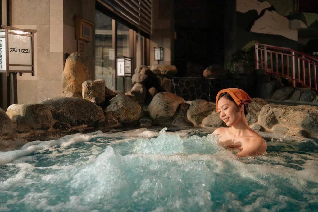 Armin Homes 2 BR with bathtub Swan Lake Onsen Ecopark view 3