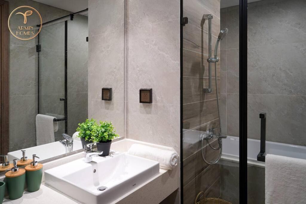 Armin Homes 2 BR with bathtub Swan Lake Onsen Ecopark view 4