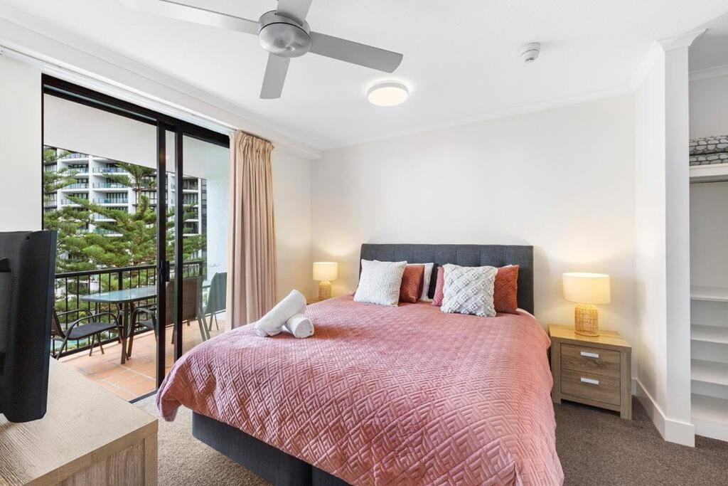 Broadbeach Beauty Walk to Beach & Free Parking