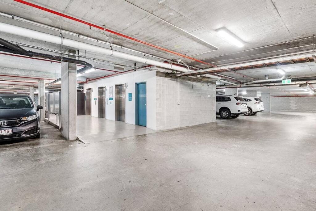 Broadbeach Beauty Walk to Beach & Free Parking