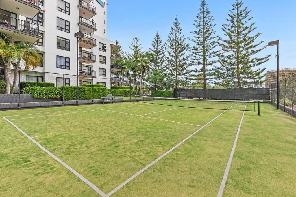 Broadbeach Beauty Walk to Beach & Free Parking