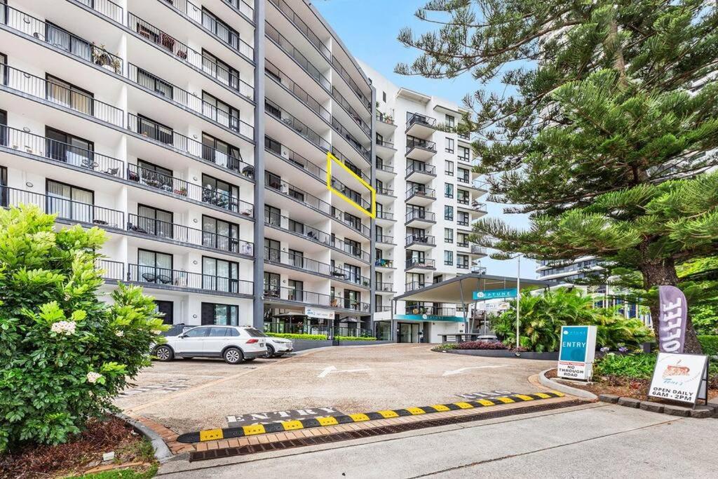 Broadbeach Beauty Walk to Beach & Free Parking