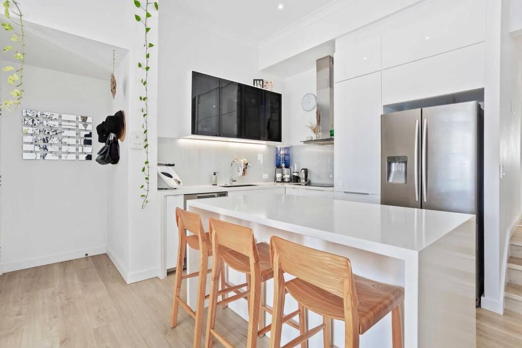Hillside in the heart of Burleigh!