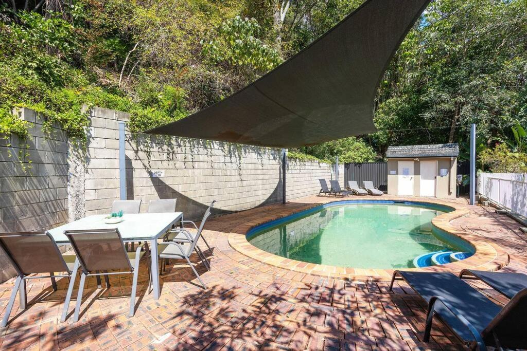 Hillside in the heart of Burleigh!
