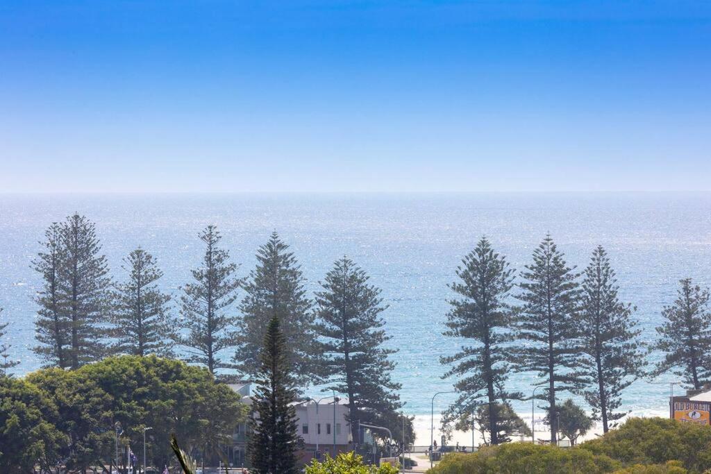 Hillside in the heart of Burleigh!