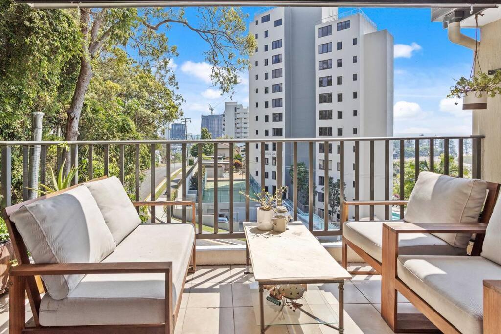 Hillside in the heart of Burleigh!
