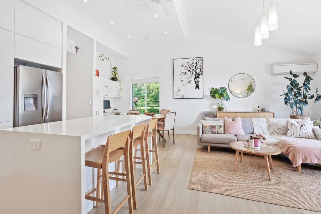 Hillside in the heart of Burleigh!