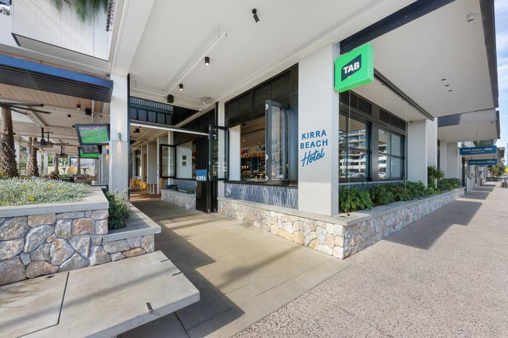 Hotel Luxurious 2BR 2BA Oceanfront Apartment Kirra - Image 1