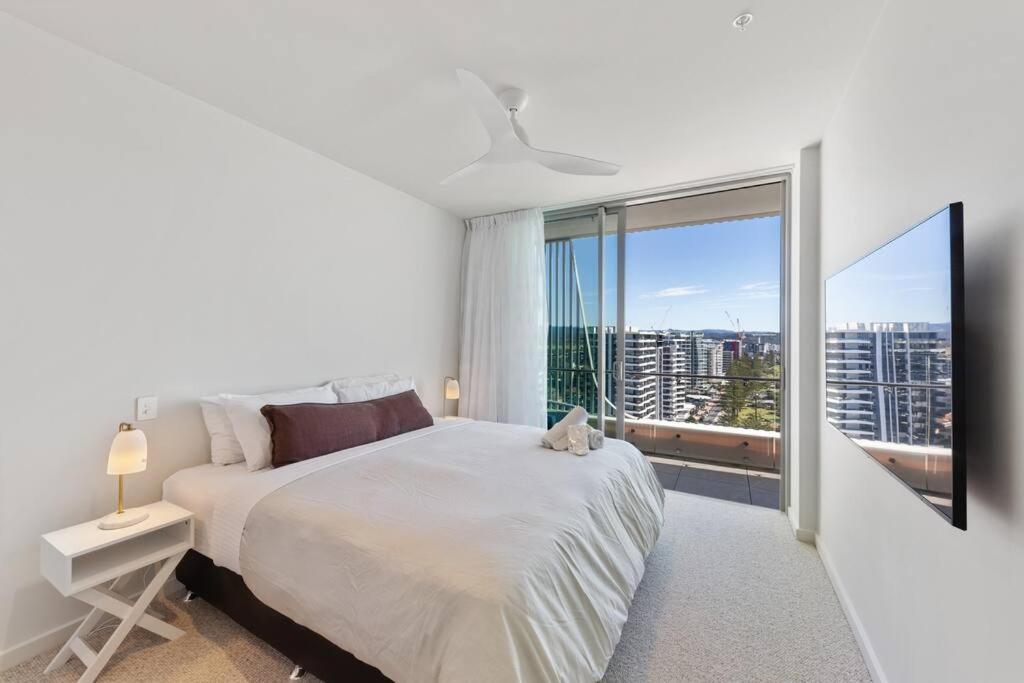 Luxurious 2BR 2BA Oceanfront Apartment Kirra