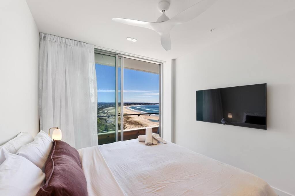 Luxurious 2BR 2BA Oceanfront Apartment Kirra