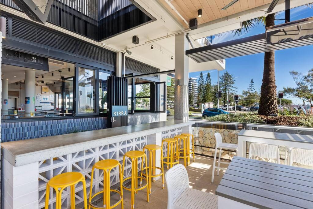 Luxurious 2BR 2BA Oceanfront Apartment Kirra