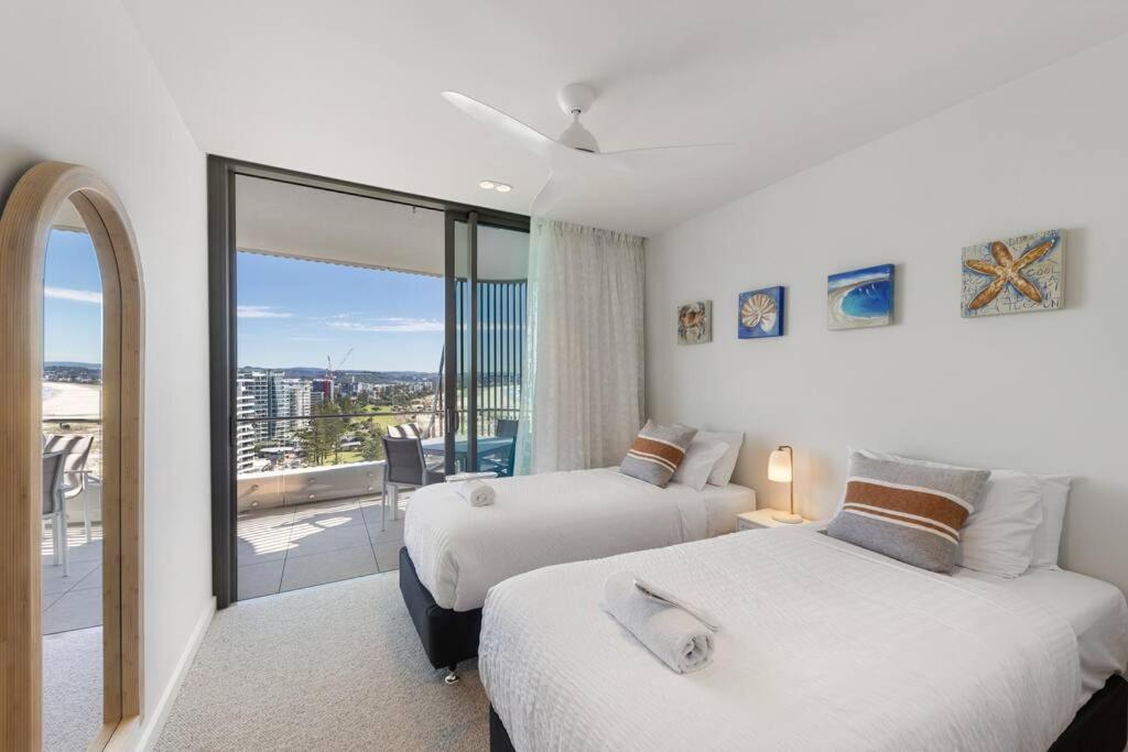 Luxurious 2BR 2BA Oceanfront Apartment Kirra