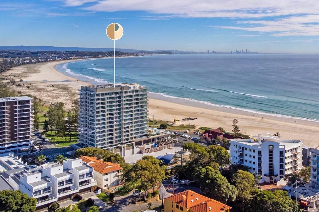 Luxurious 2BR 2BA Oceanfront Apartment Kirra