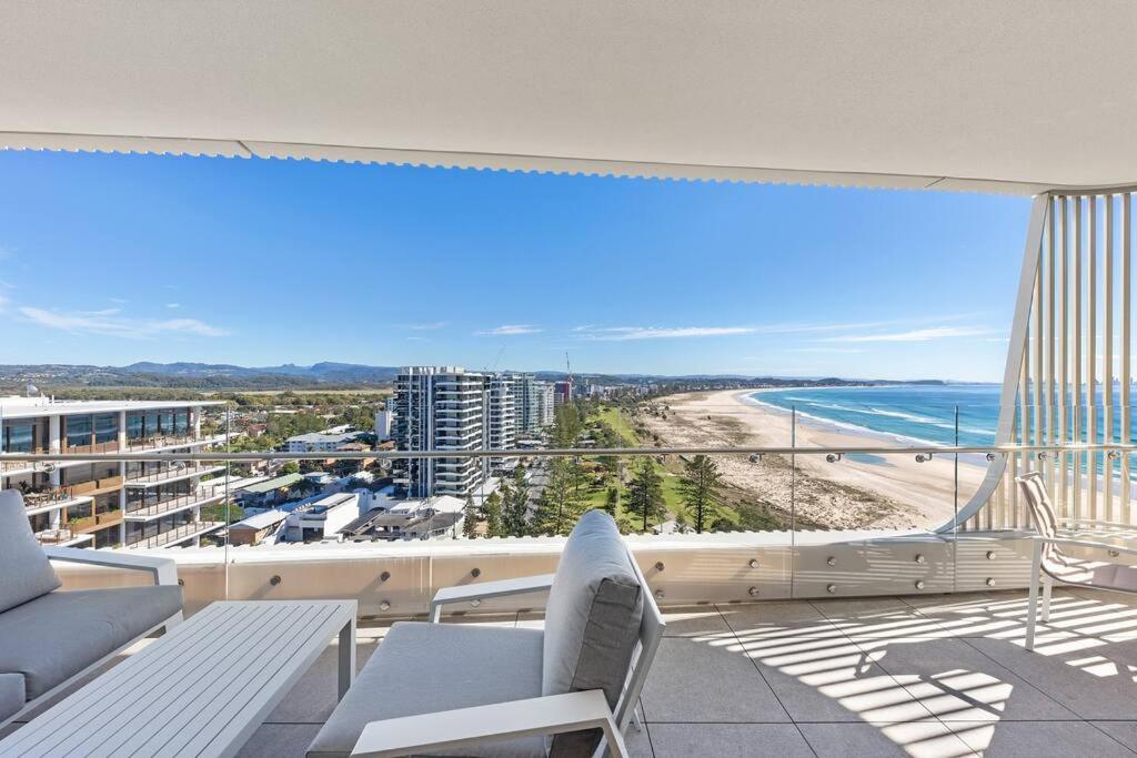 Luxurious 2BR 2BA Oceanfront Apartment Kirra