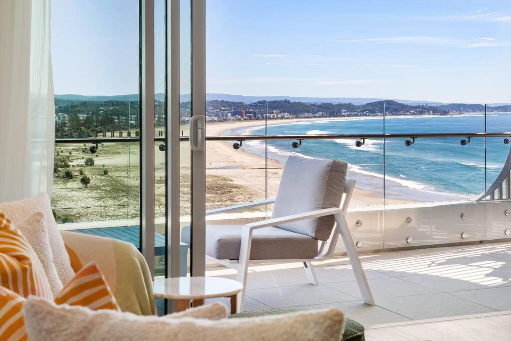 Luxurious 2BR 2BA Oceanfront Apartment Kirra