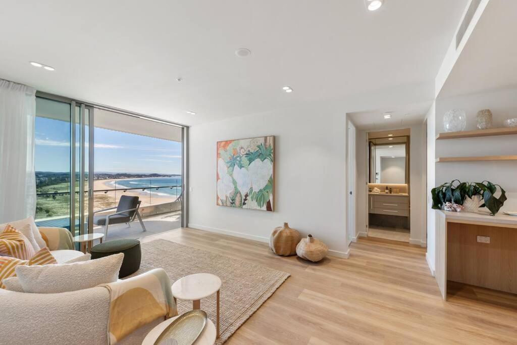 Luxurious 2BR 2BA Oceanfront Apartment Kirra