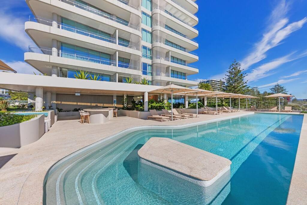 Luxurious 2BR 2BA Oceanfront Apartment Kirra
