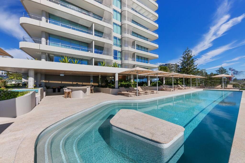 Luxurious 2BR 2BA Oceanfront Apartment Kirra
