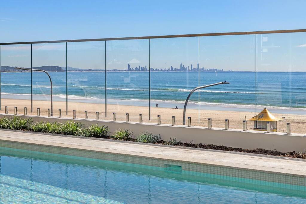 Luxurious 2BR 2BA Oceanfront Apartment Kirra