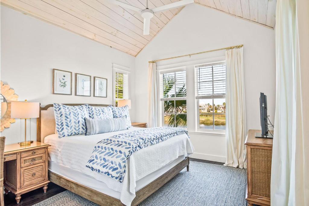 The Hideaway 249 HI view 5