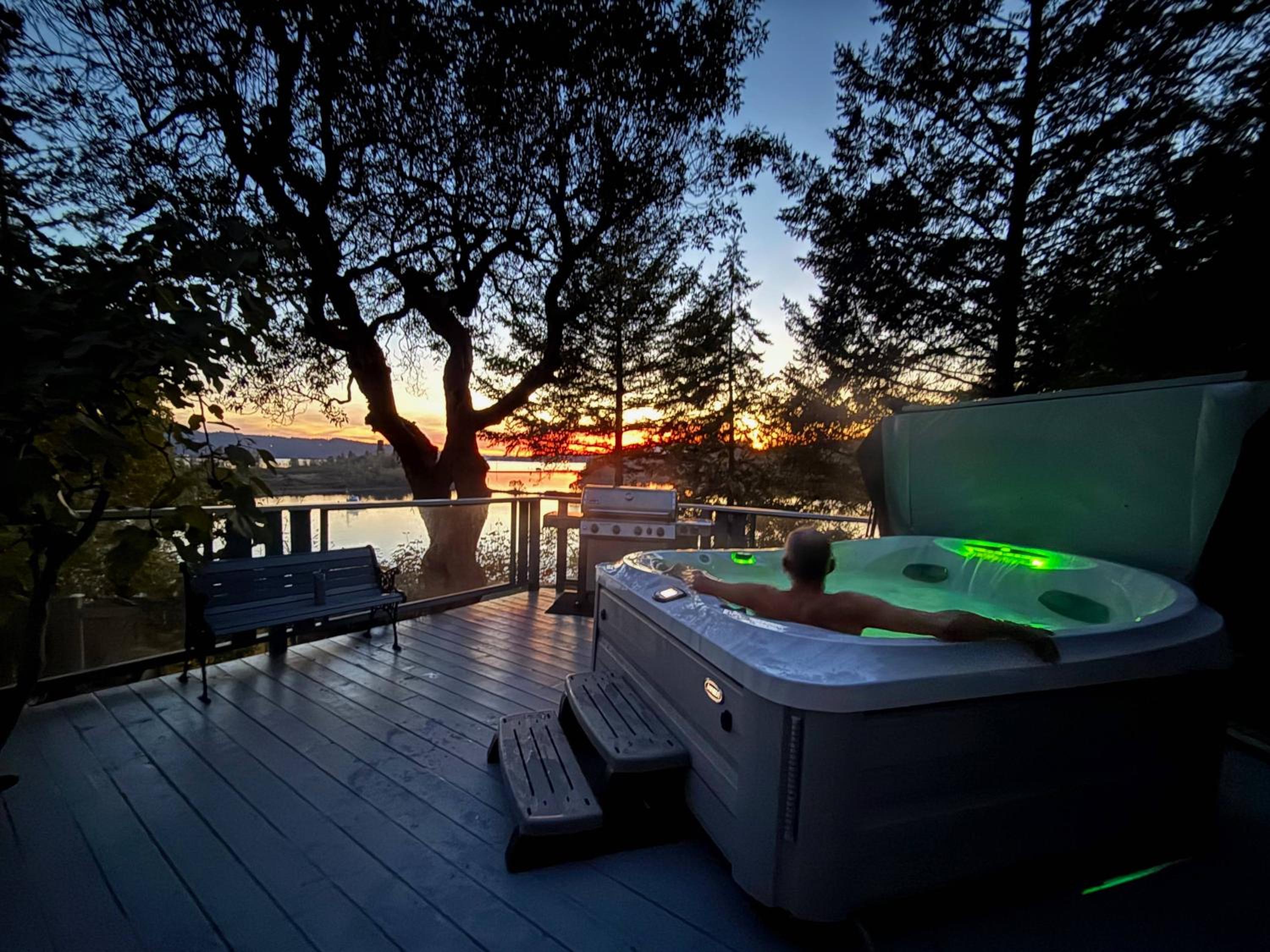 Sooke Vacations - Sterling Cove - Property Image 1