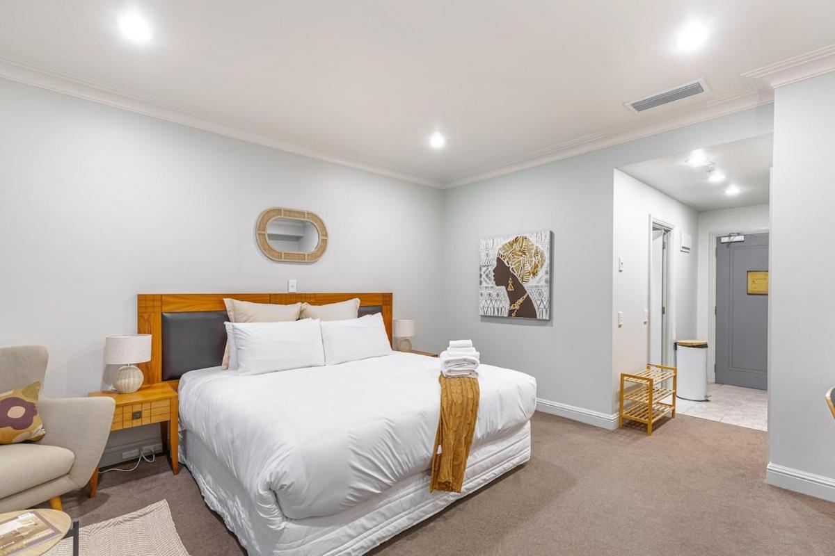 Spacious Studio with Pool & Gym photo 5