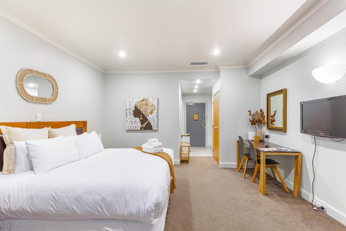 Spacious Studio with Pool & Gym photo 2