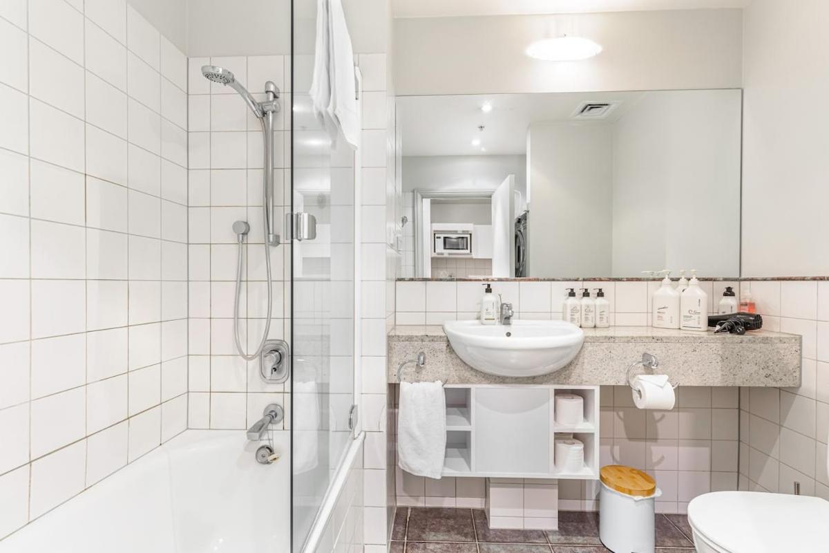Spacious Studio with Pool & Gym