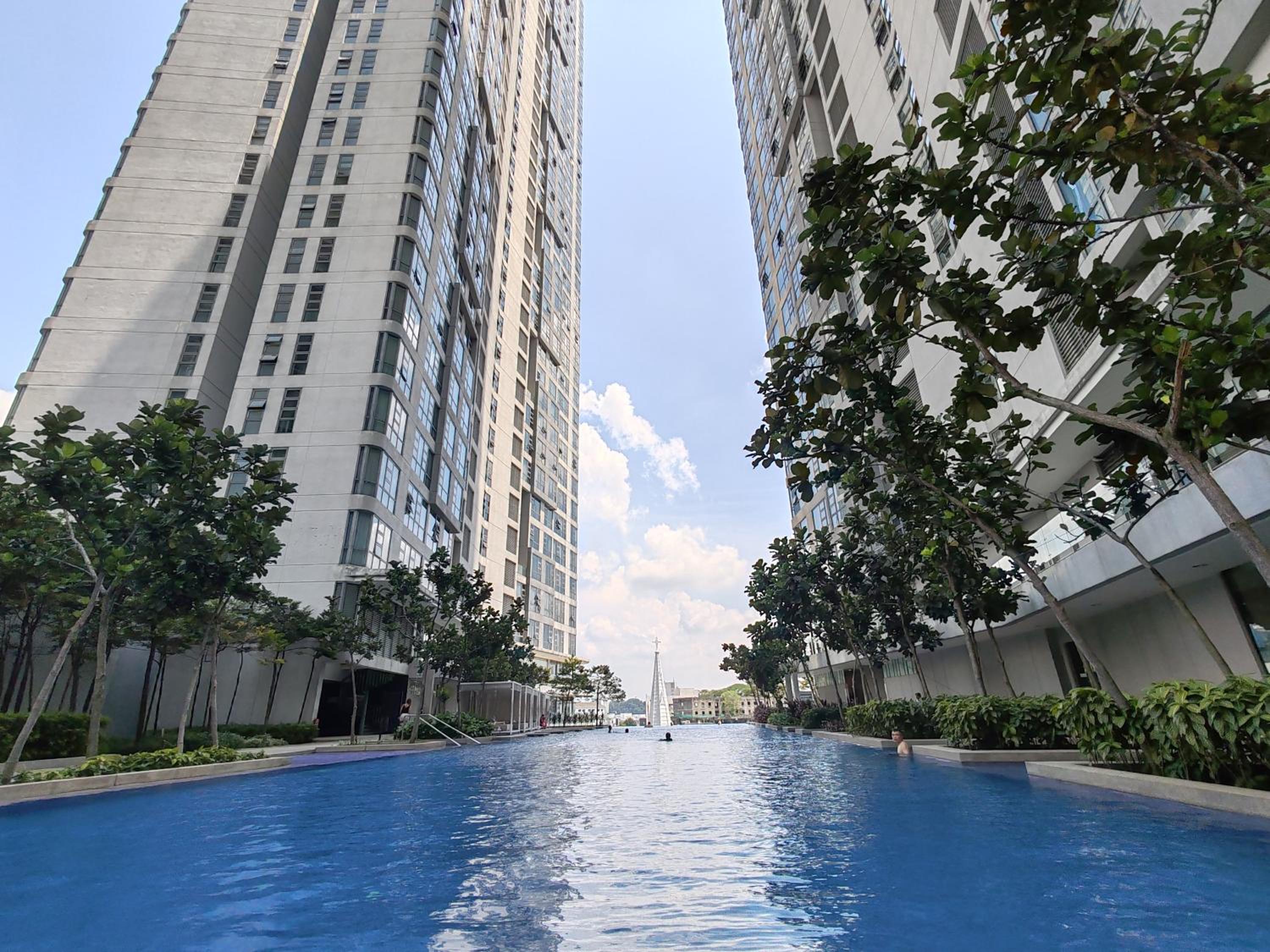 The Robertson R9 Walk to Jalan Alor Street Bukit Bintang Pavilion 7 pax 2R1B