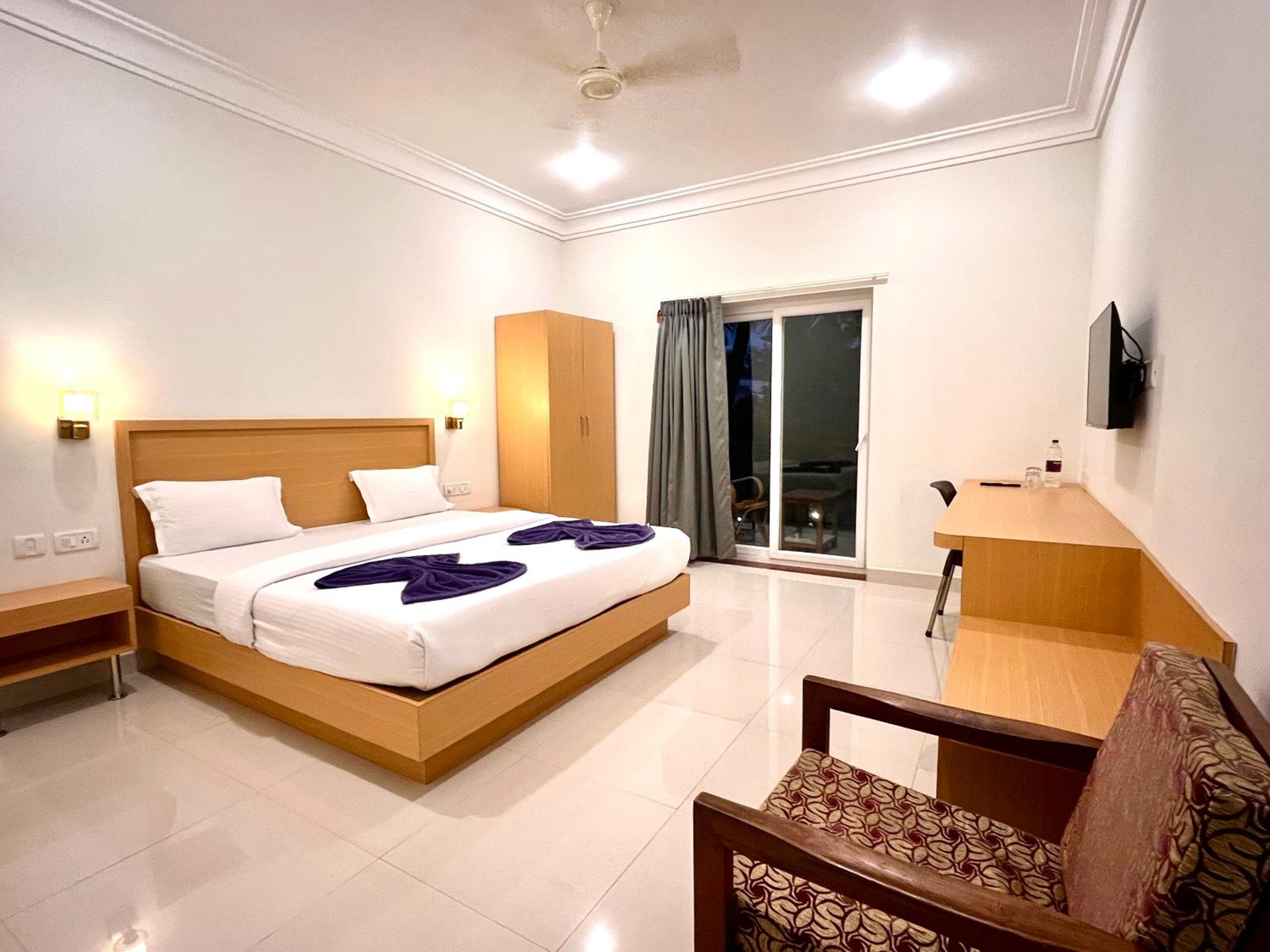 Morjim Sunset Hotel