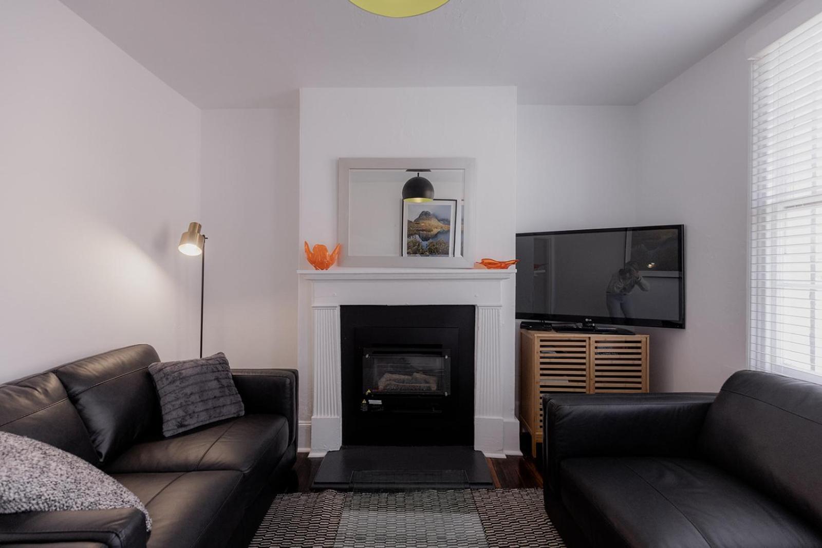 'Fifteen=' - Heritage Terrace in Battery Point