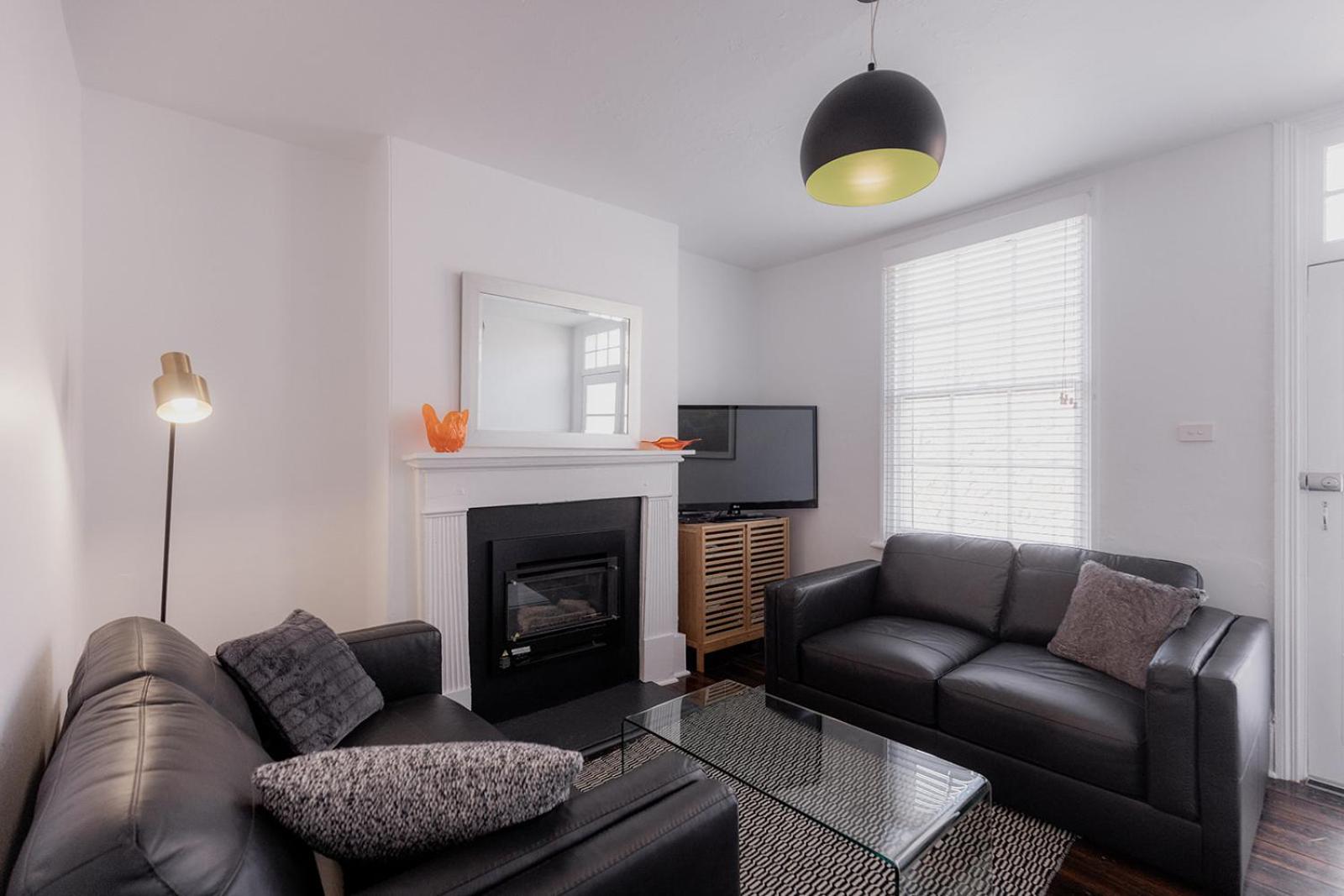 'Fifteen=' - Heritage Terrace in Battery Point