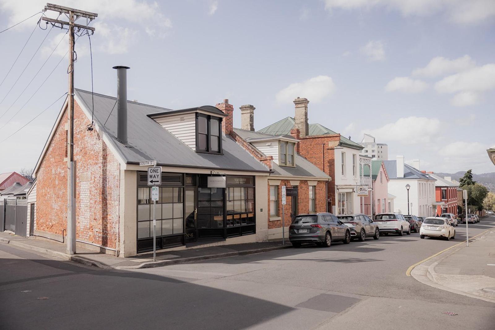 'Fifteen=' - Heritage Terrace in Battery Point