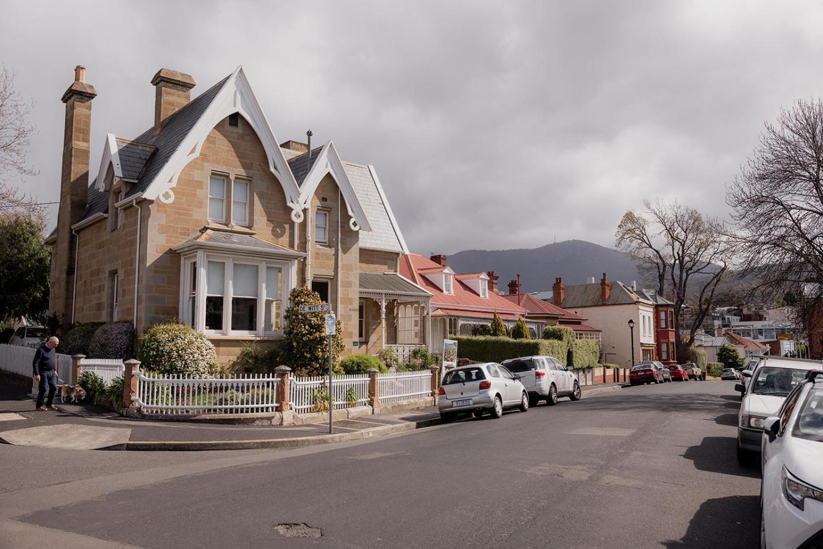 'Fifteen=' - Heritage Terrace in Battery Point