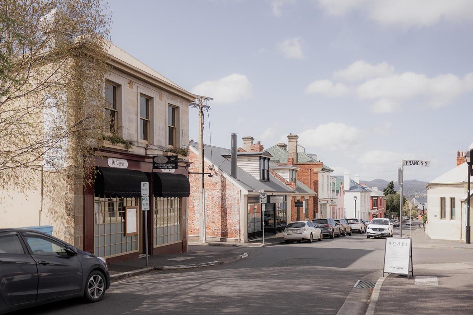 'Fifteen=' - Heritage Terrace in Battery Point
