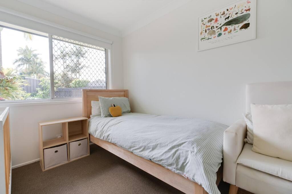 Chic 3BR in Gold Coast Steps from the Beach
