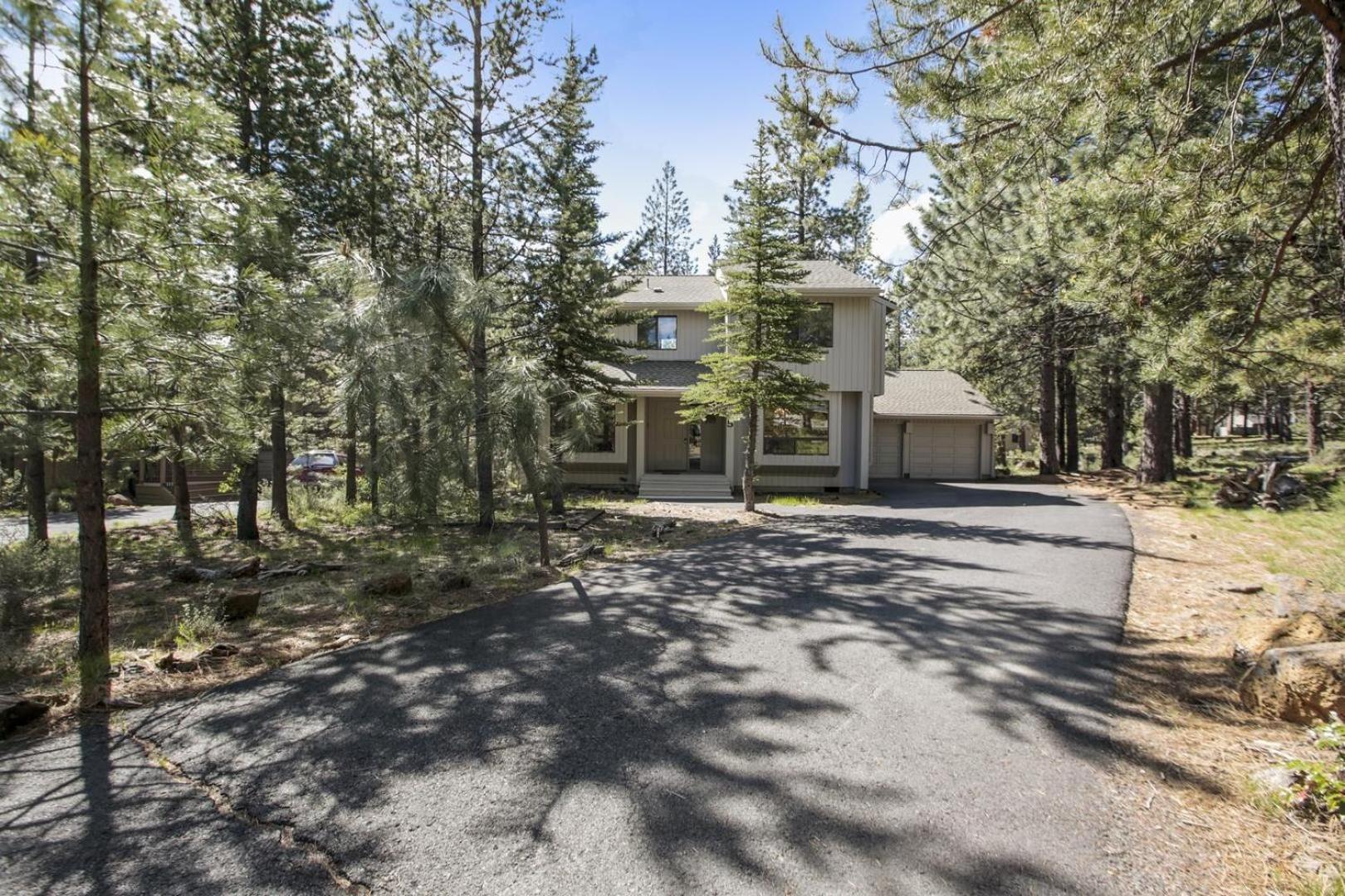 Hotel Lark - 05 - Image 1