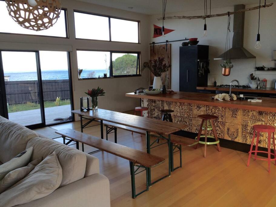 Sheoakes Beach House- East Coast Tas