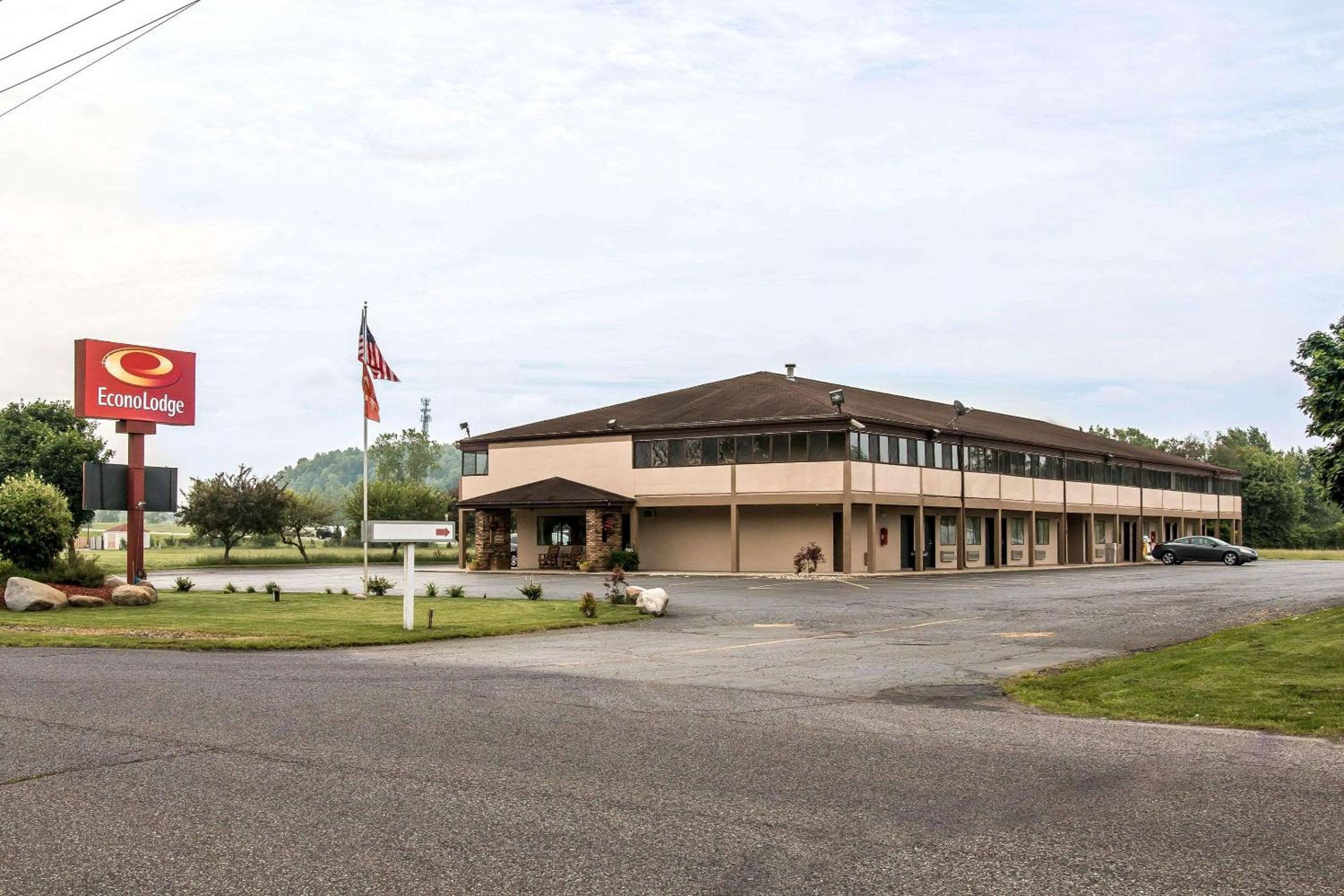 Econo Lodge Paw Paw view 4