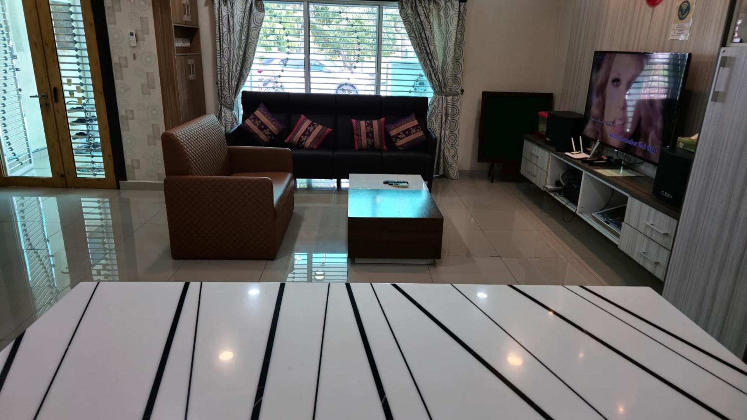 Sekinchan Spacious 2 and Half Storey Homestay 100m Walk to KFC 7 Eleven 24hr Clinic KTV BBQ 适耕庄宽敞2层半民宿 100米到KFC 7 Eleven KTV BBQ photo 3