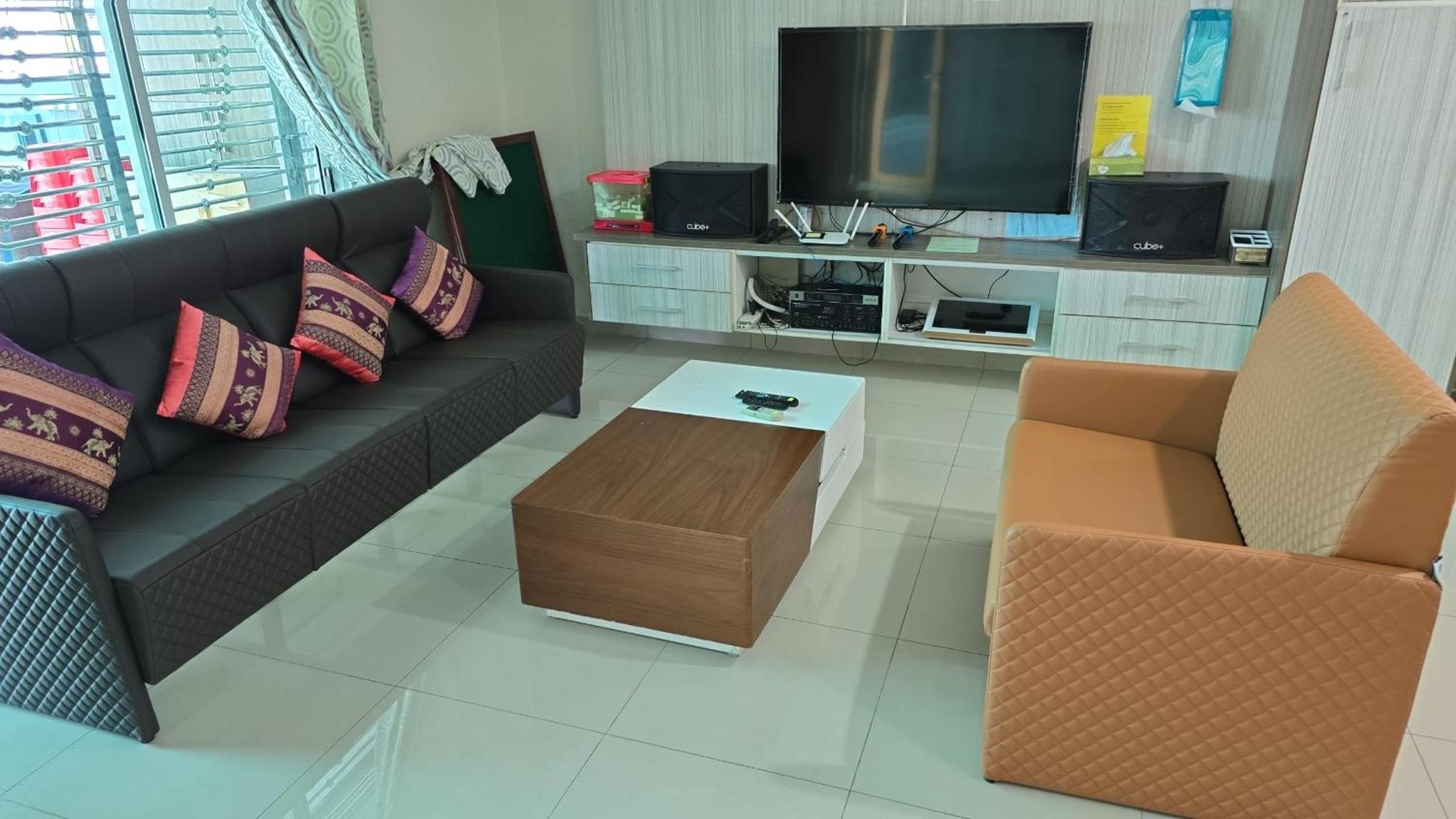 Sekinchan Spacious 2 and Half Storey Homestay 100m Walk to KFC 7 Eleven 24hr Clinic KTV BBQ 适耕庄宽敞2层半民宿 100米到KFC 7 Eleven KTV BBQ photo 5