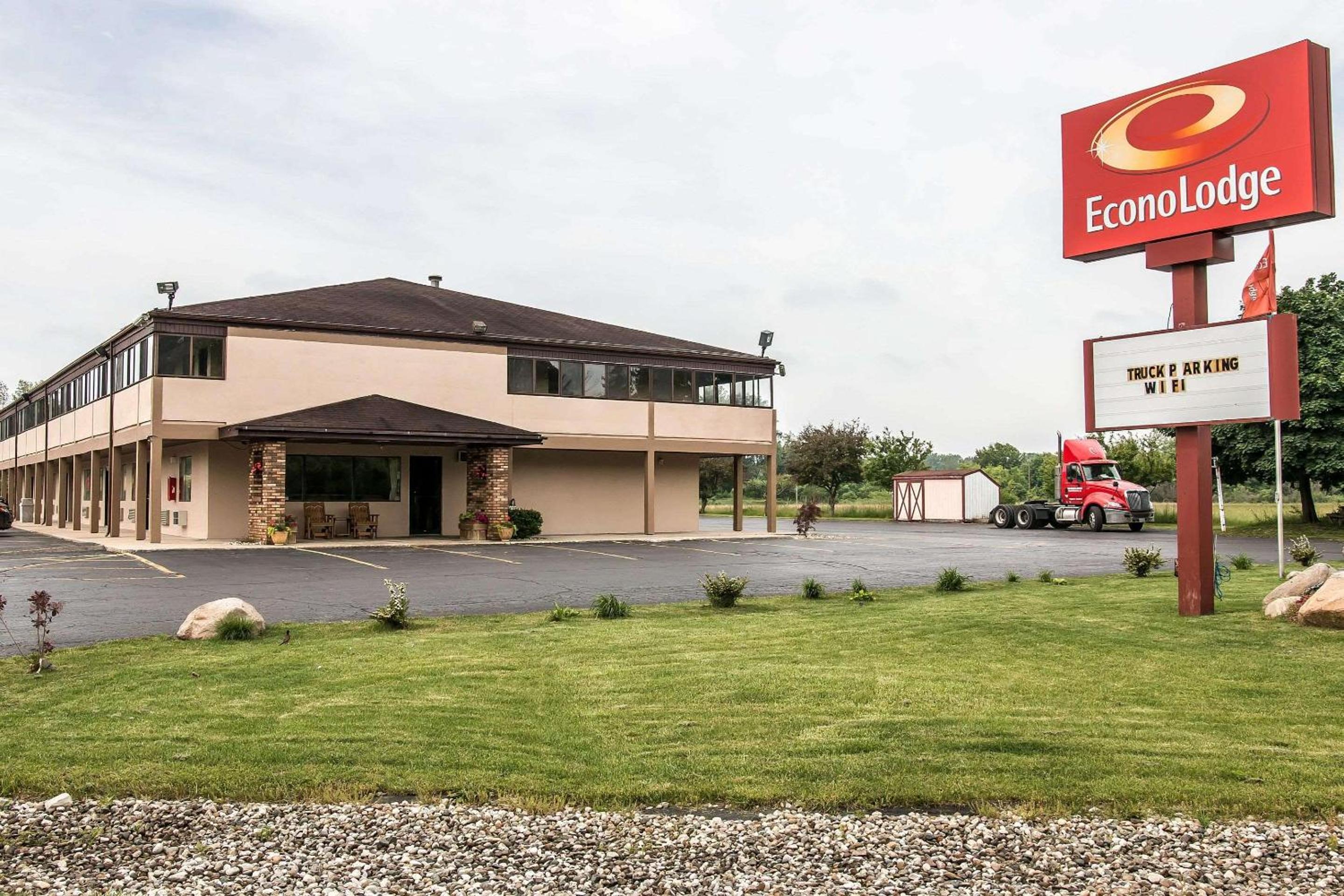 Econo Lodge Paw Paw view 2
