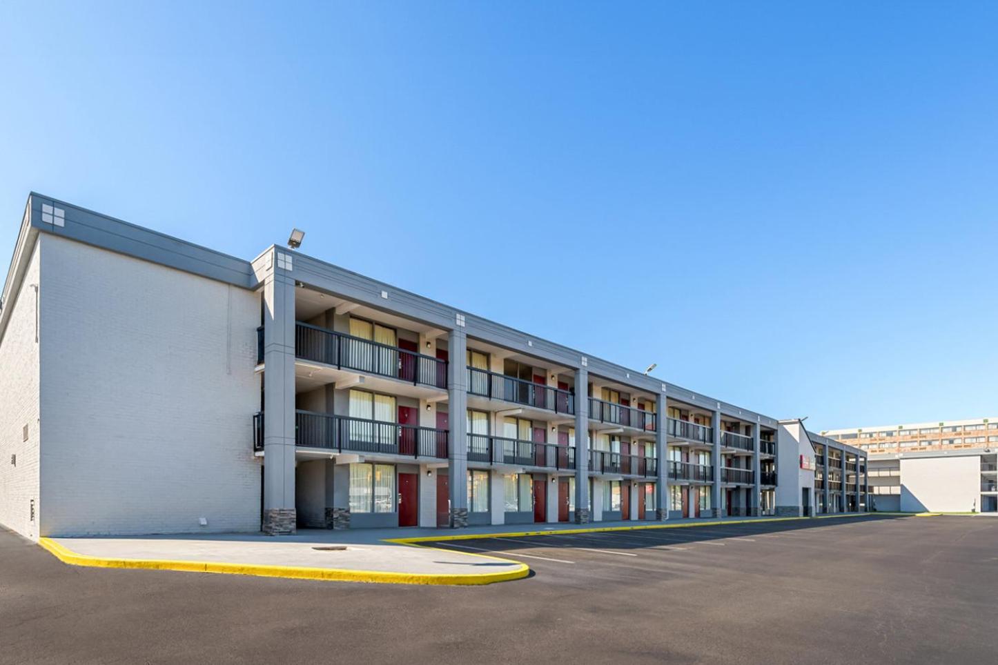 HomeTowne Studios by Red Roof Richmond - Airport Sandston