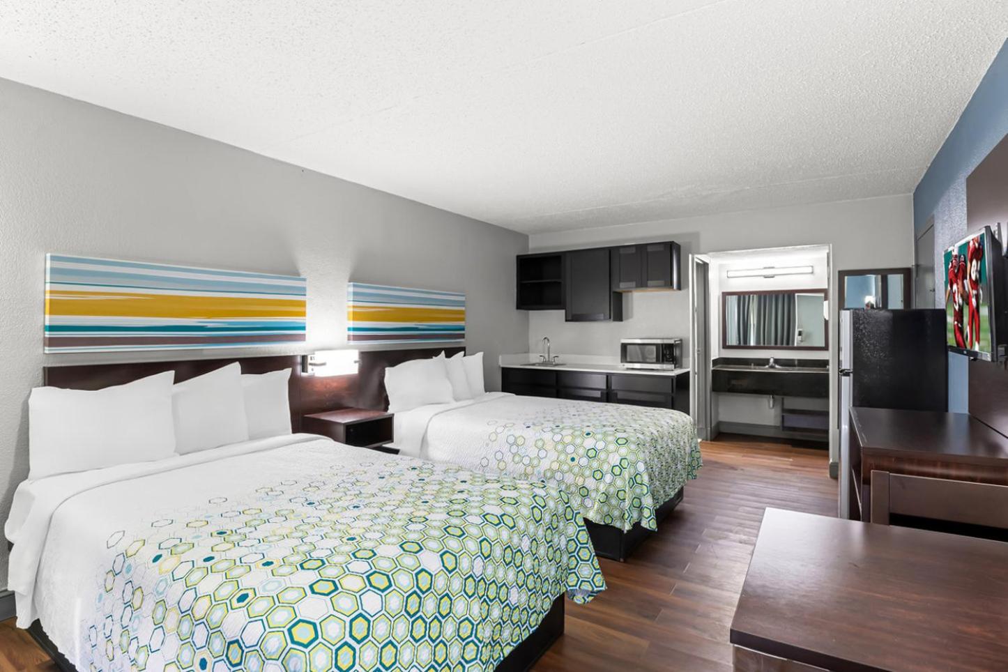 HomeTowne Studios by Red Roof Richmond - Airport Sandston