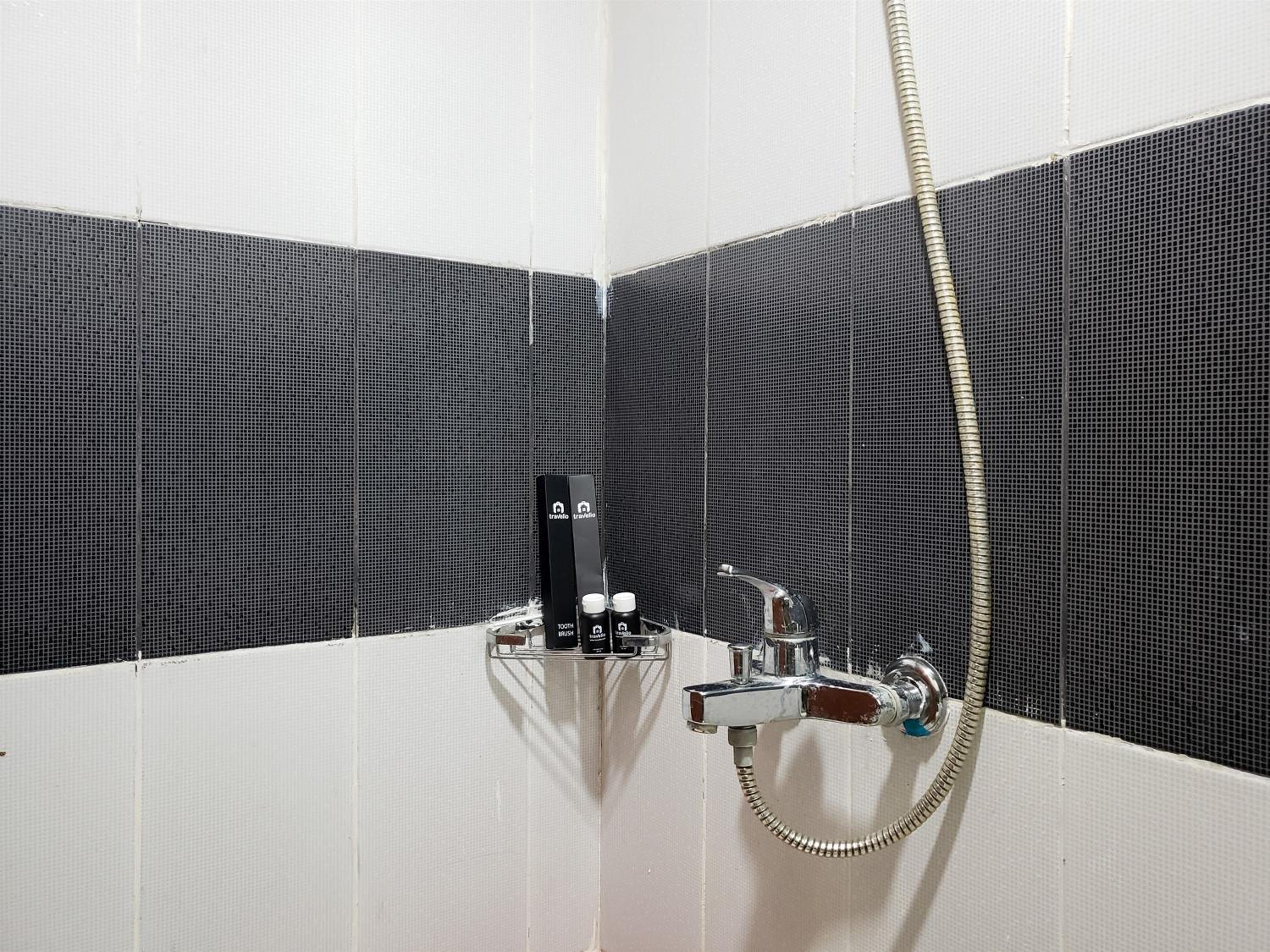 Cozy Studio at Cinere Bellevue Suites Apartment By Travelio view 4