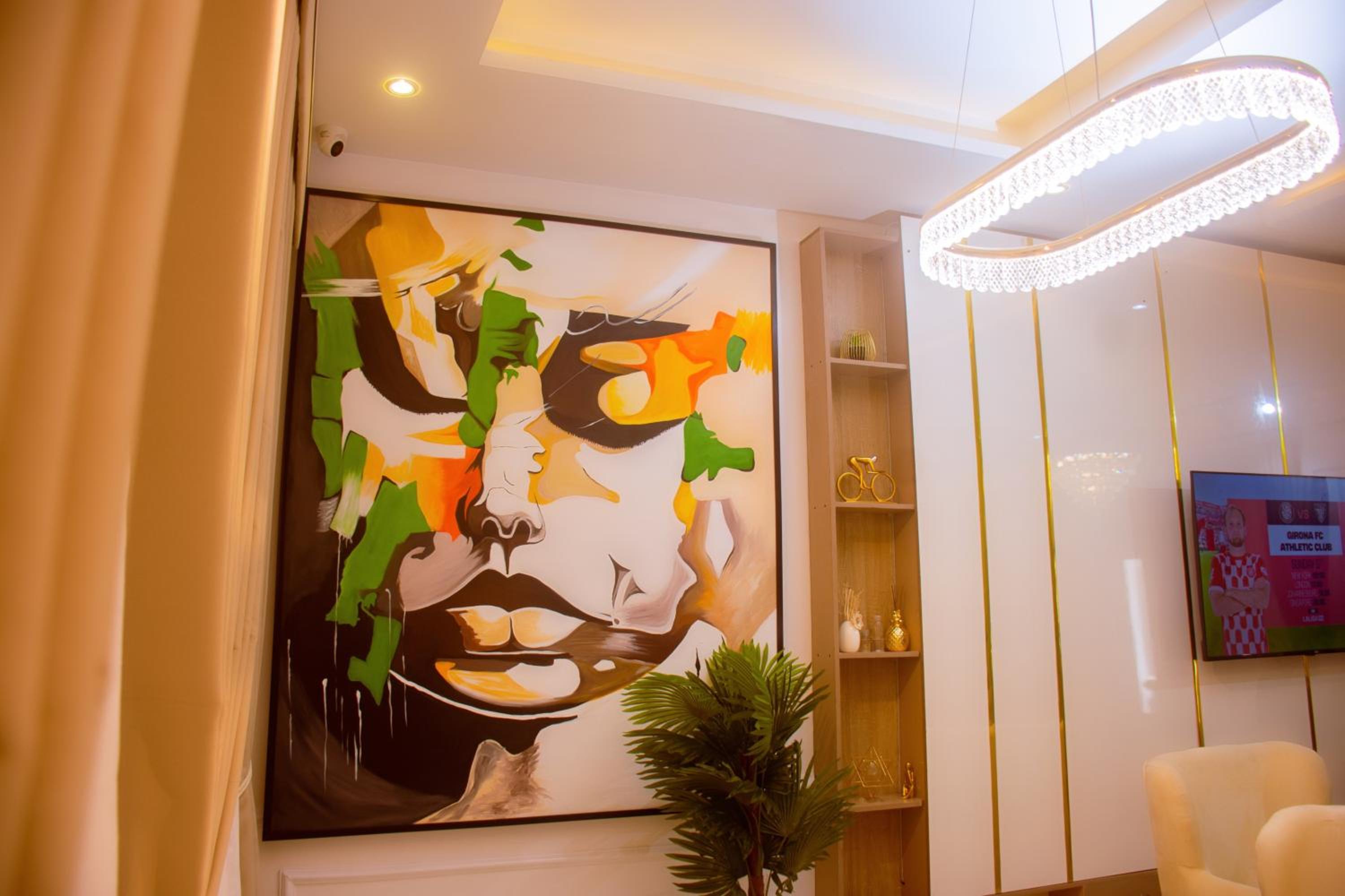Lekki Aprt Pool Gym sleeps 6 FreeP Tv WiFi view 2